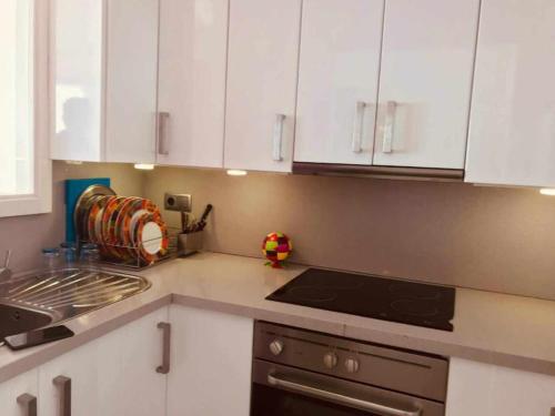 Apartamento Cala Salionç Playa frente a la playa y encima del Mar - image 4