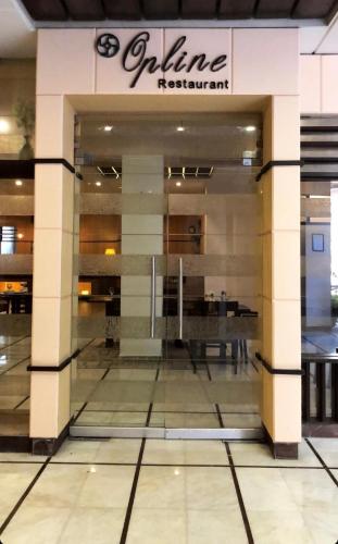 Royalton Hotel Faisalabad - image 4