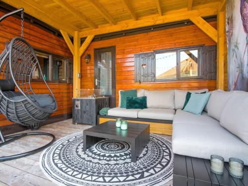 Ibiza style chalet with lounge terrace in Brouwershaven