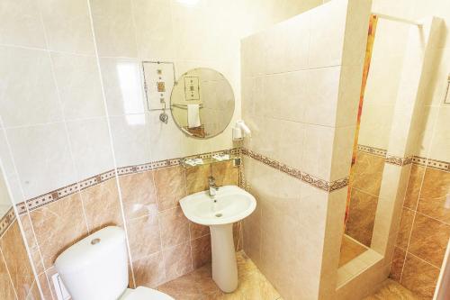 Astoria Plaza - image 13
