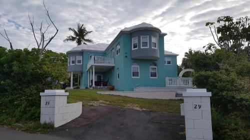 Exterior view, AIRBAB Moon Gate East in Bermuda
