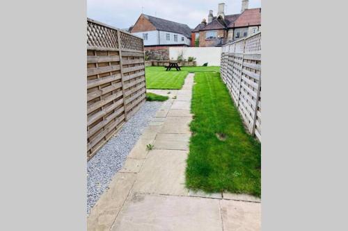 2 Bedroom Flat in the Heart of Berkeley