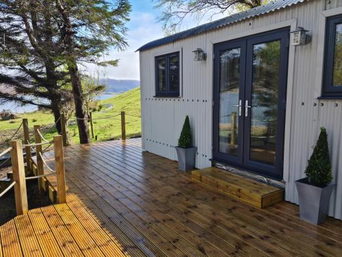The bay ,luxury shepherds hut, in Dundonnell