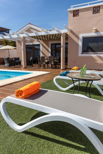 Villa with private pool, near beach and golf Caleta de Fuste- Villa Charlotte