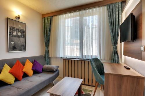 Castillo Hotel - image 10