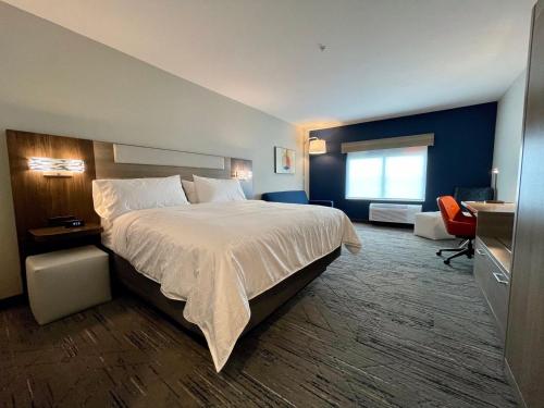 Holiday Inn Express & Suites - Ft. Smith - Airport, an IHG Hotel