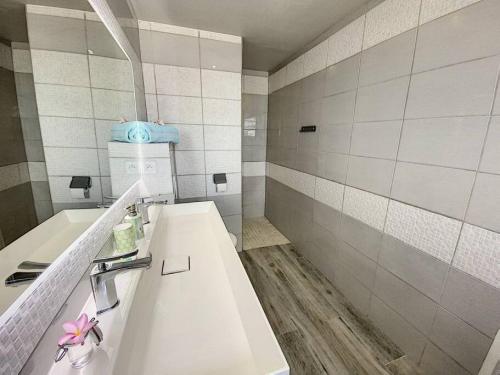 Villa La Guapa, sea view, private pool, 5 min from the beach Villa La Guapa, sea view, private pool, 5 min from the beach