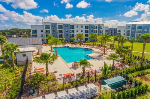 Dream 3 Bed 2 Bath Condo at Storey Lake - image 2