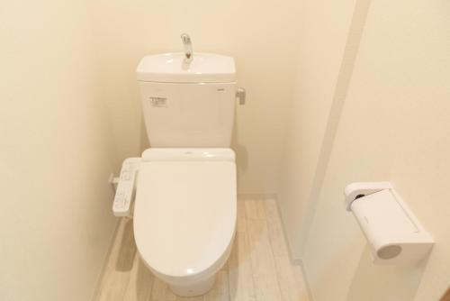One-Bedroom Apartment image 9