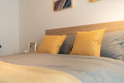 One-Bedroom Apartment image 4