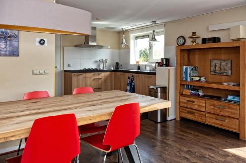 Konyha, Woonboot Sweltsje in Earnewald