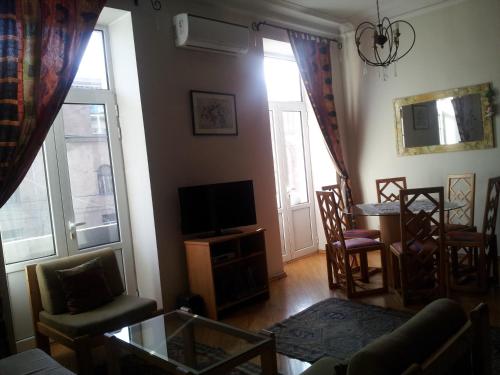 Sunny Apartment in Central Yerevan - image 7