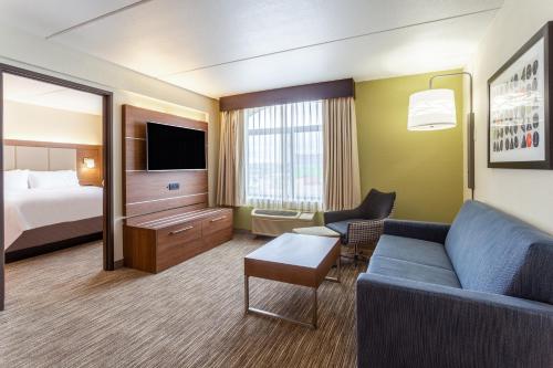 Holiday Inn Express & Suites Cedar Falls - Waterloo by IHG in Cedar Falls, USA