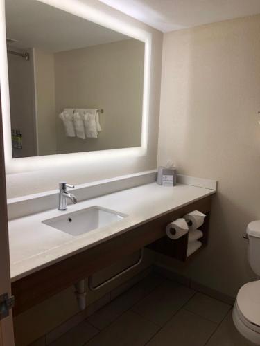 Holiday Inn Express & Suites Cedar Falls - Waterloo by IHG in Cedar Falls, USA