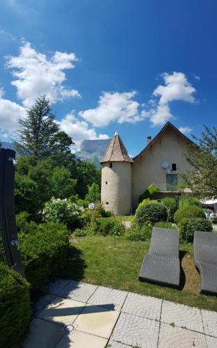 . Château de Passières