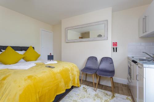 One-Bedroom Apartment image 3