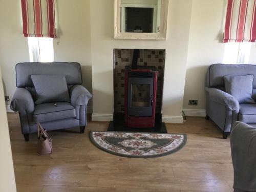 Adare Luxury Riverside Apartment in 亞達爾
