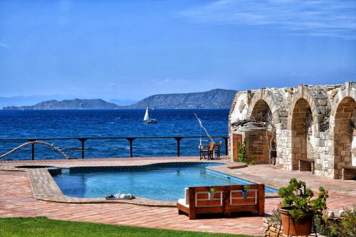  Luxurious Villa by the sea in Posidhonía