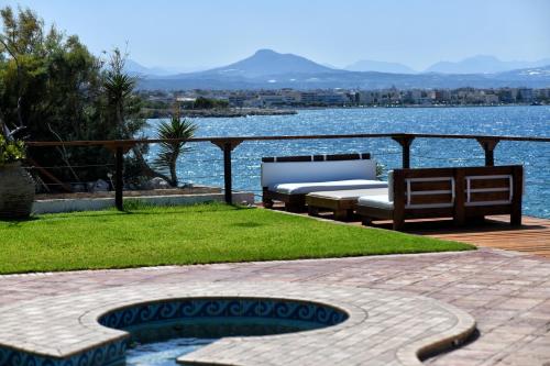 Luxurious Villa by the sea in Posidonia