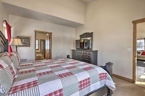 Cozy Fraser Cabin with Hot Tub and Mountain Views - image 4