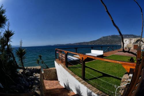 Luxurious Villa by the sea in Posidonia
