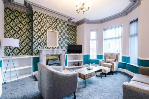 Kharma House - 5 bed sleeps 9 - Tap to explore photos