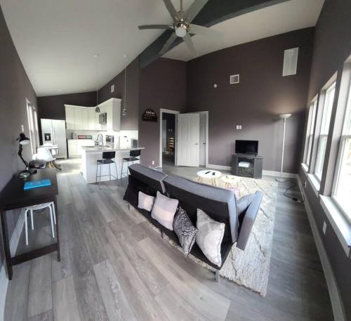 Simple Canyon Lake Stays RT