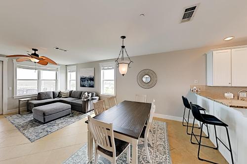 Pointe West Corner Unit - Pool - Walk to Beach condo - image 7