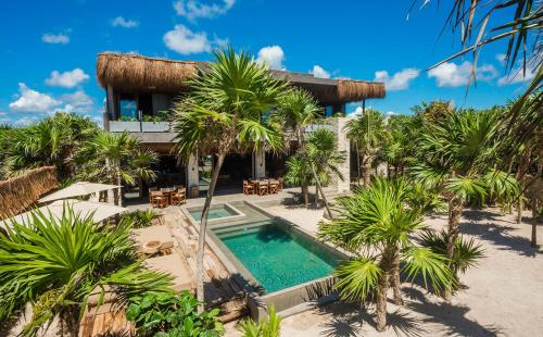 Beachfront Villa in Tankah Bay in Tulum, Mexico