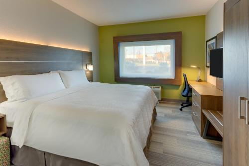 Holiday Inn Express - Cincinnati North - Monroe an IHG Hotel - main image