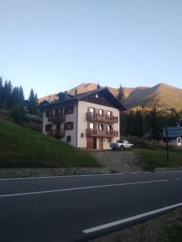  Appartemento Casa Giuli, Ferienwohnung in Tonalepass
