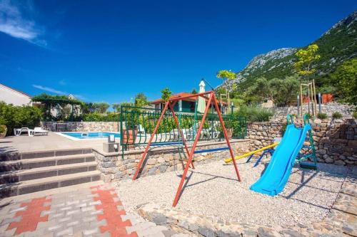 Apartment Birdie with private pool and mini golf