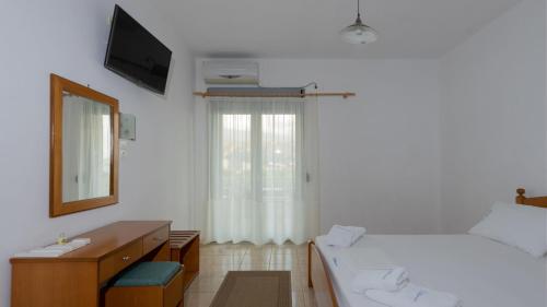 Kardamili Beach Hotel - image 13
