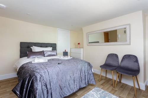 Deluxe One-Bedroom Apartment image 8