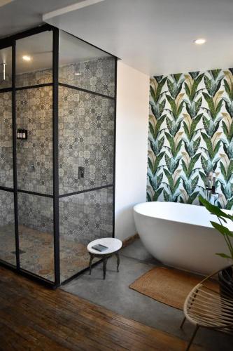 room detail thumbnail 2