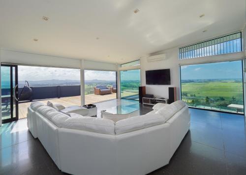 Parua Bay home with everything you'll need in Taiharuru