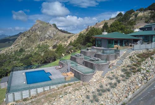Parua Bay home with everything you'll need in Taiharuru