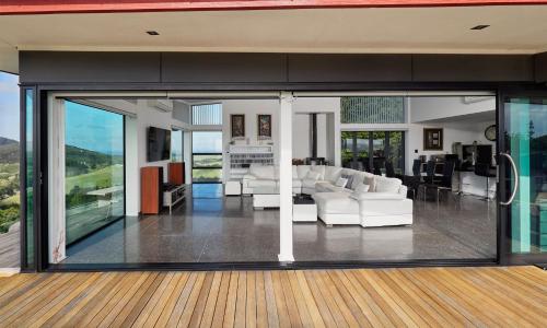 Parua Bay home with everything you'll need in Taiharuru