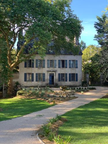 Chateau Mas de Pradie B&B Fountain view room - Accommodation - Foissac