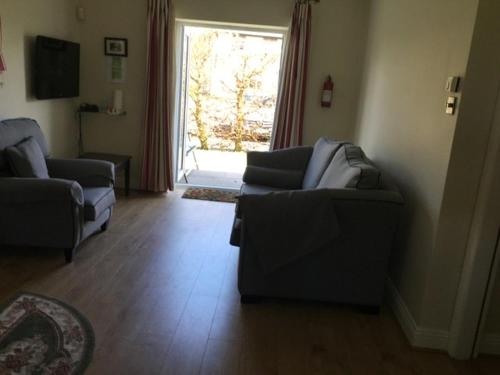 Adare Luxury Riverside Apartment in 亞達爾