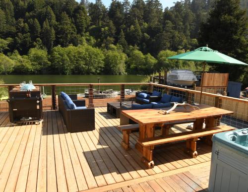 Iekārtas, RR Yacht Club-Private beach, Hot tub, Outdoor fun in Novato