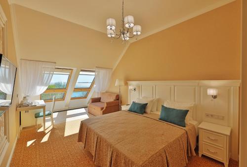 Dynasty Hotel - image 4
