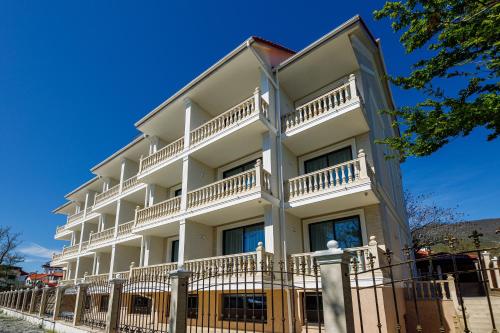 Dynasty Hotel - image 12