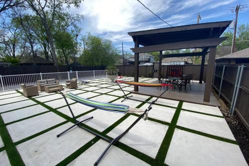 NEW Modern Studio Lower Greenville with Free Coffee