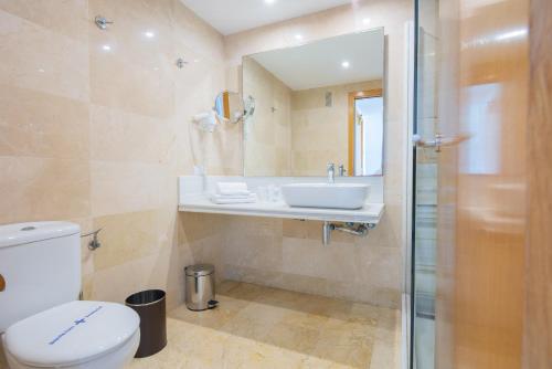 Aparthotel Dunes Platja - image 14