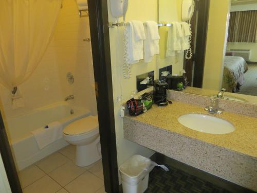Red Coach Inn - image 2