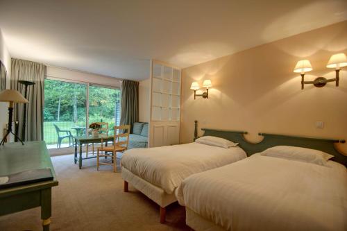 3 twin beds
