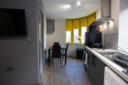 Beautifully Refurbished Apt GREAT LOCATION - slps2