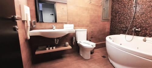 room detail thumbnail 2