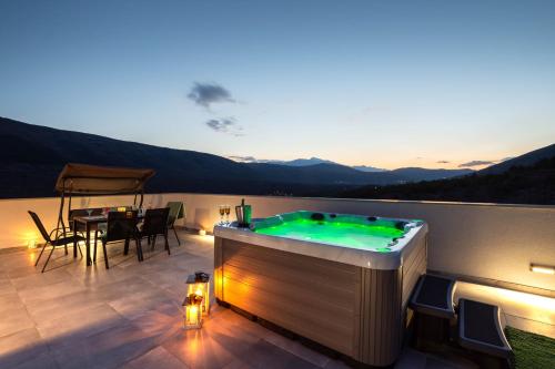 Hot tub, VILLA STARS HILL WITH HEATING POOL and JACUZZI - MAKARSKA in Slivno